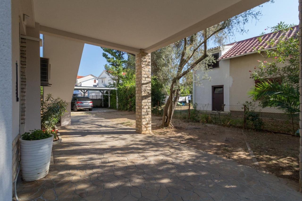 Kristi Apartment Complex Near The Sandy Beach - By Ta Leut Agency Privlaka  Exterior foto